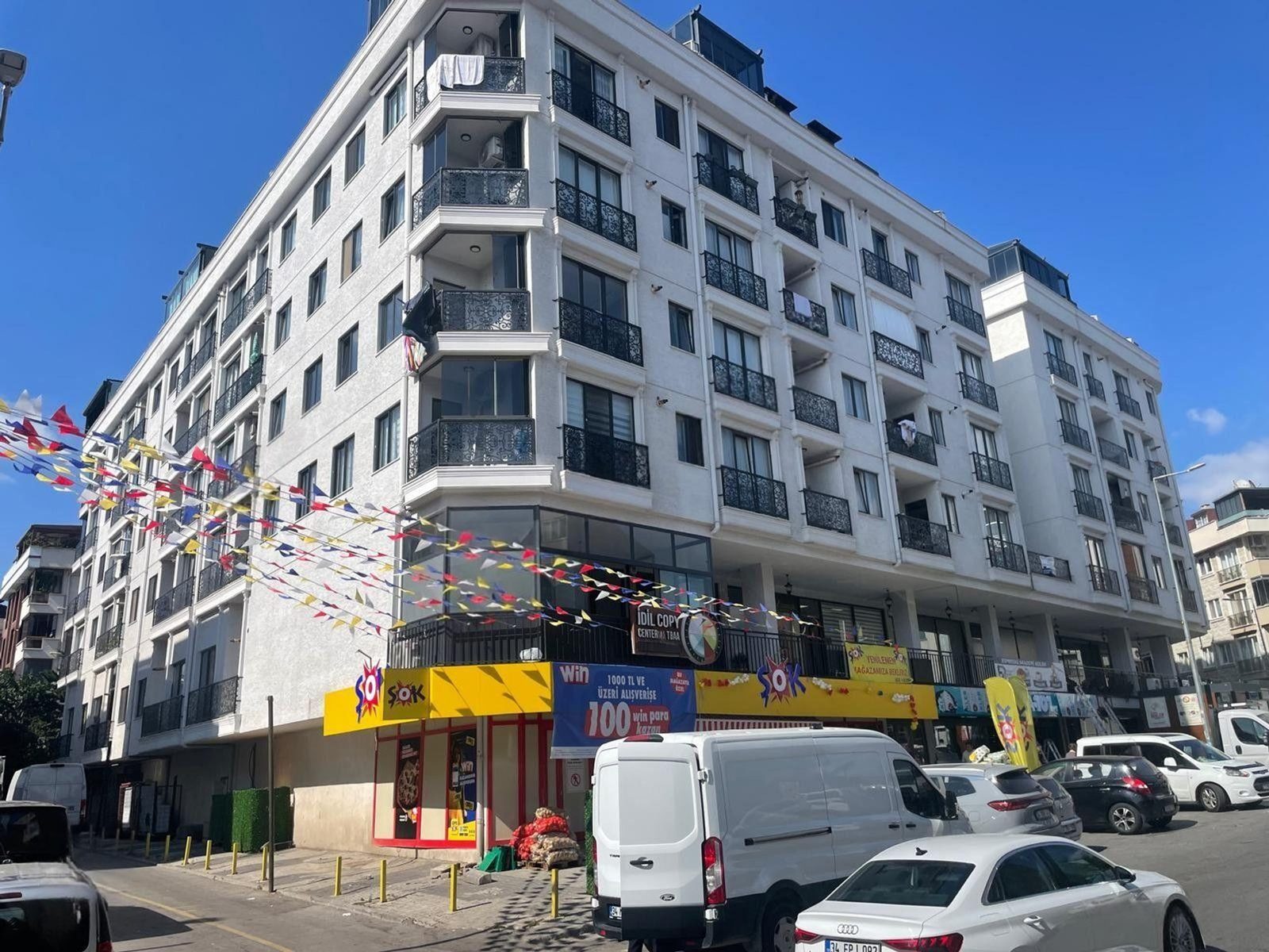 AYDINEVLER'DE METRO VE E-5 ULAŞIMINA YAKIN FERAH 2+1 DAİRE