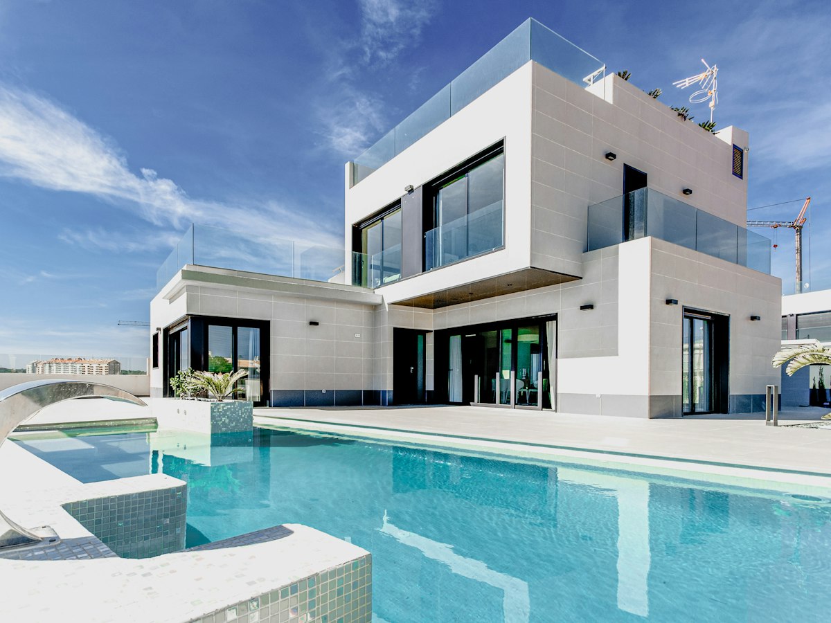 Modern mimari, havuzlu müstakil villa