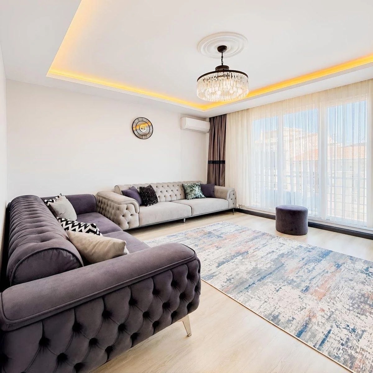 BAHÇEŞEHİR LOKASYONUNDA KAPALI OTOPARKLI 2+1 SATILIK DAİRE